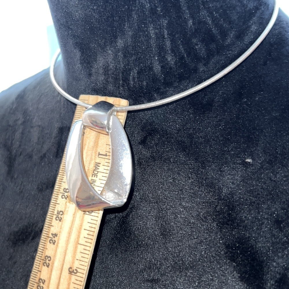 Silver Liz Claiborne Liz & Co Coil Collar Necklace with Pendant 15" jewelry - Picture 8 of 13